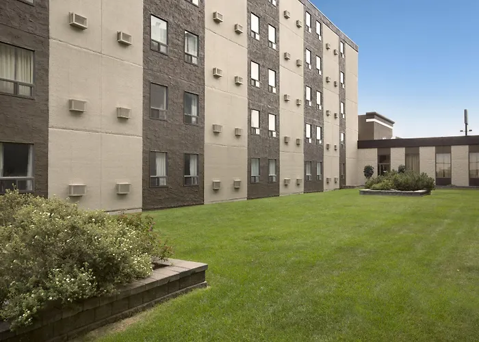 Travelodge By Wyndham Edmonton West